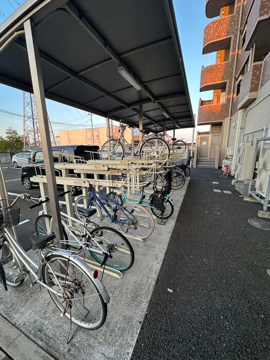 物件外観写真2　(駐輪場)