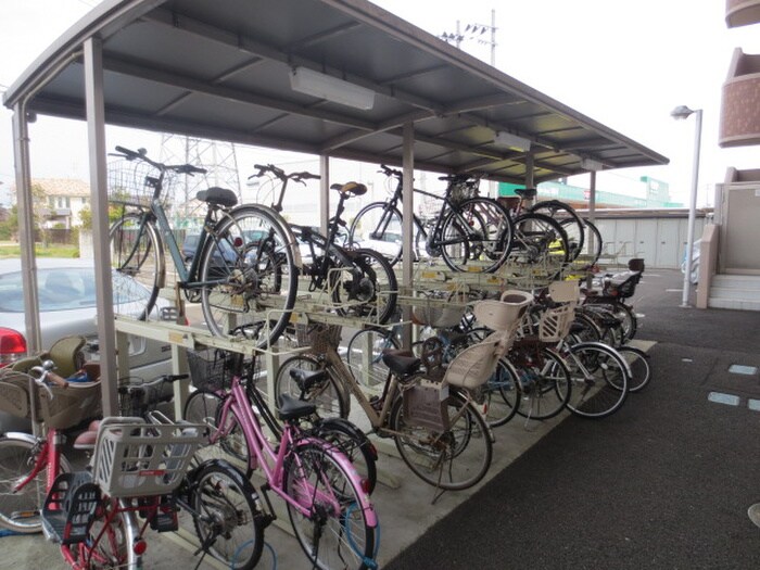 物件外観写真4　(駐車場)