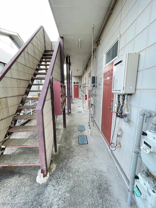 物件外観写真5　(エントランス部分)