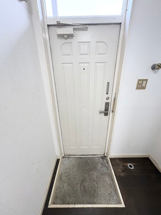 物件内観写真12　(玄関)