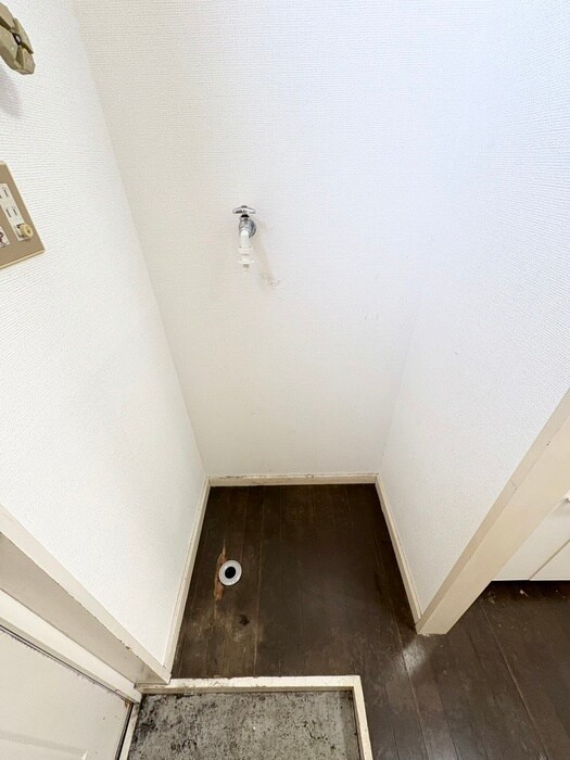 物件内観写真15　(洗濯機置場)