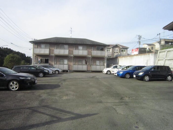 物件外観写真3　(駐車場)