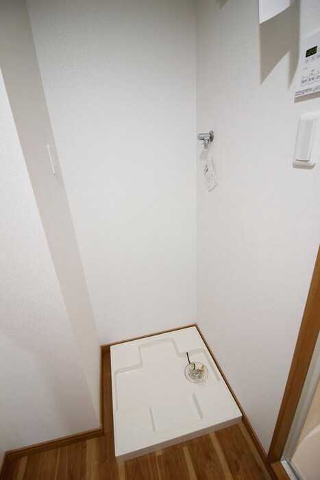 物件内観写真15　(洗濯機置場)