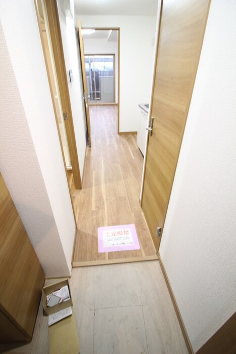 物件内観写真16　(玄関)