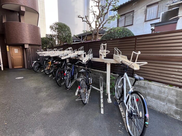 物件外観写真5　(駐輪場)