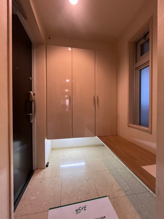 物件内観写真16　(玄関)