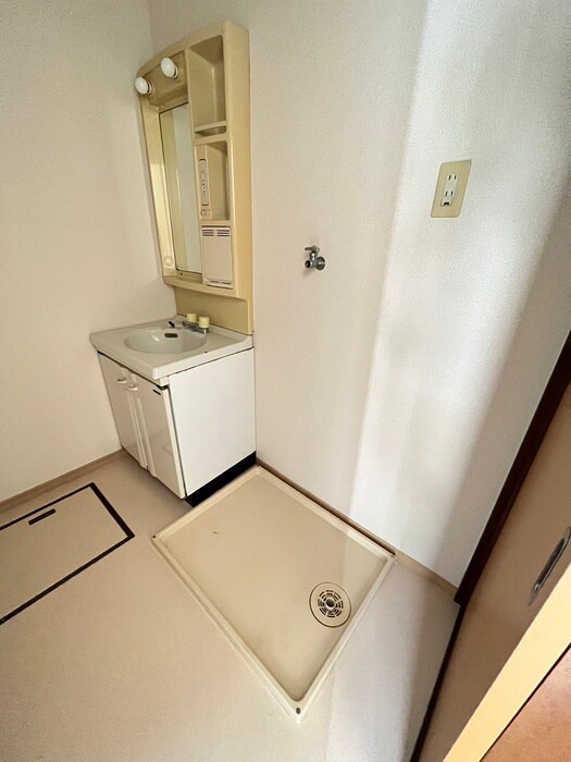 物件内観写真12　(洗濯機置場)