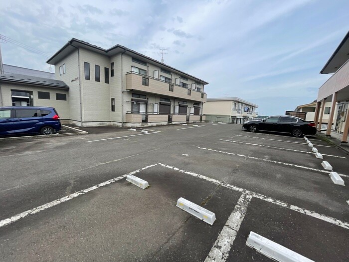 物件外観写真3　(駐車場)