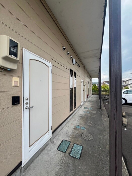 物件外観写真5　(エントランス部分)