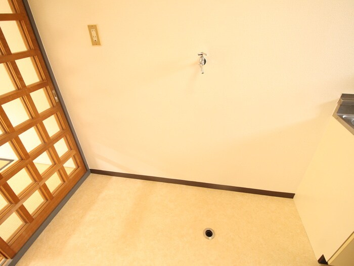 物件内観写真12　(洗濯機置場)