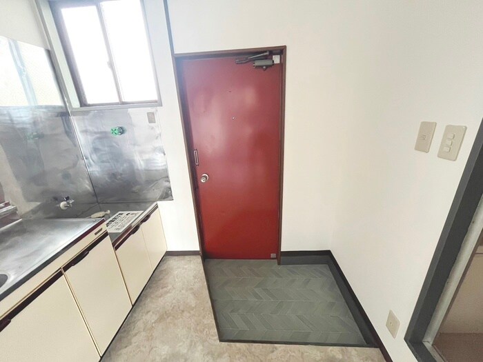 物件内観写真16　(玄関)