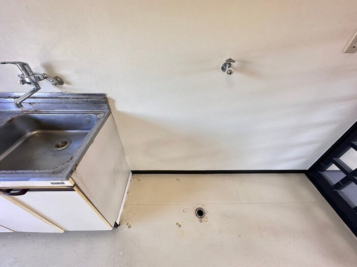 物件内観写真16　(洗濯機置場)