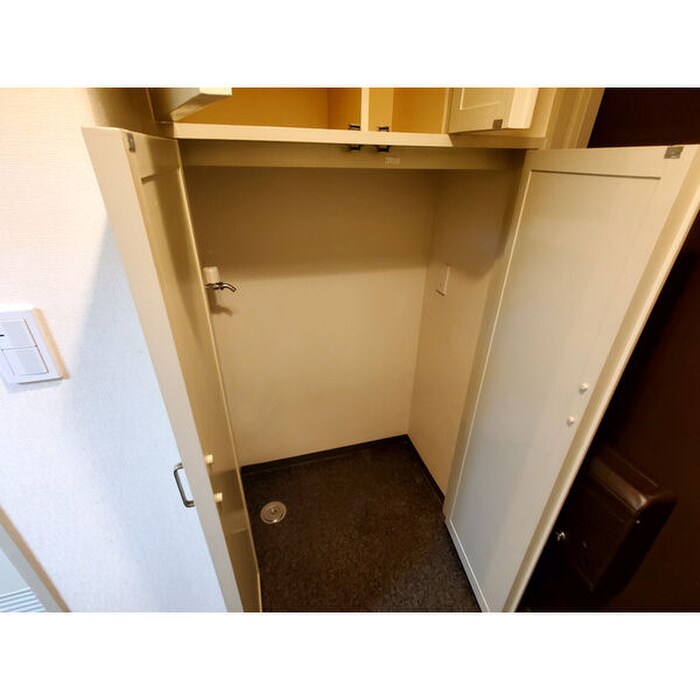 物件内観写真13　(洗濯機置場)