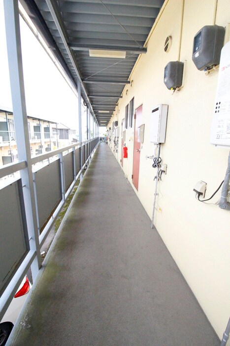 物件外観写真6　(エントランス部分)