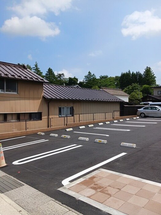 物件外観写真2　(駐車場)