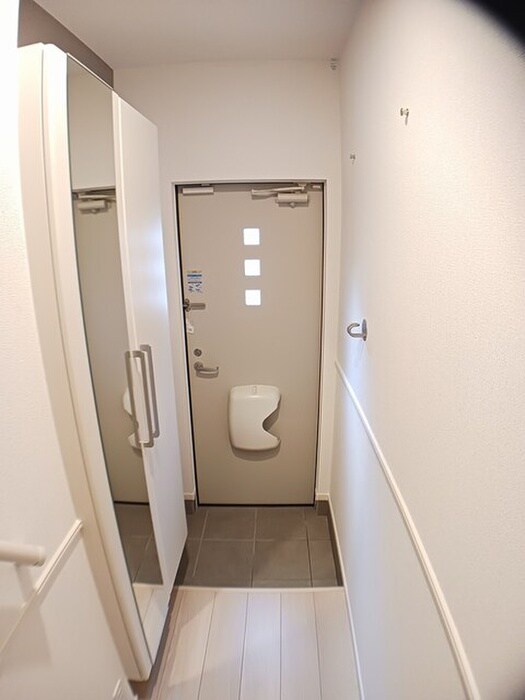 物件内観写真8　(玄関)