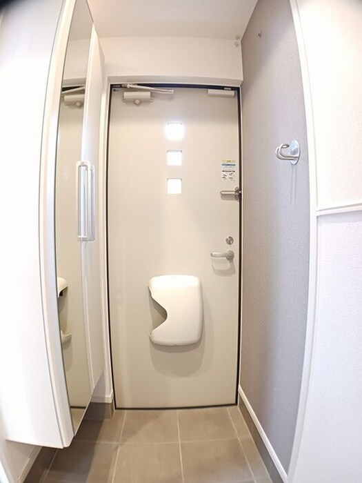 物件内観写真12　(玄関)