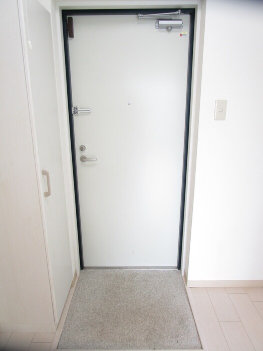 物件内観写真16　(玄関)