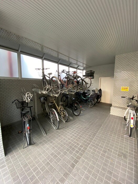 物件外観写真3　(駐輪場)