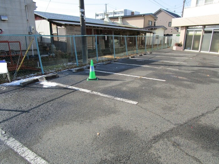 物件外観写真6　(駐車場)