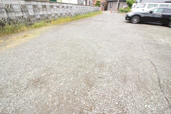 物件外観写真4　(駐車場)
