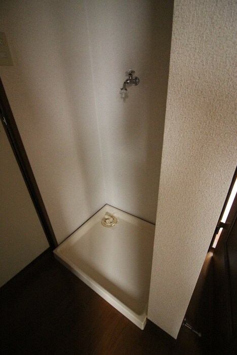 物件内観写真18　(洗濯機置場)