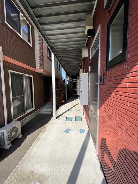 物件外観写真3　(エントランス部分)