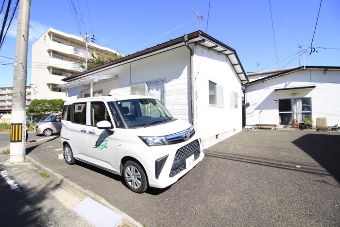 物件外観写真2　(駐車場)