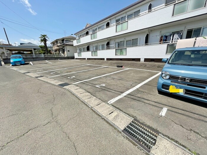 物件外観写真2　(駐車場)