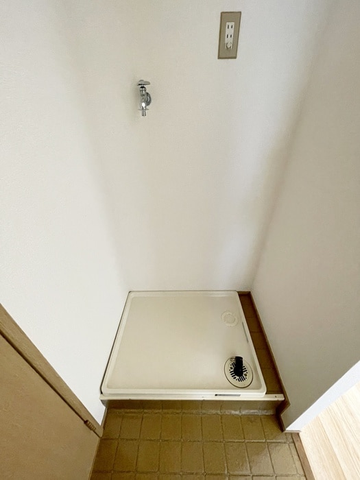 物件内観写真12　(洗濯機置場)