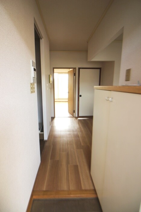 物件内観写真13　(玄関)