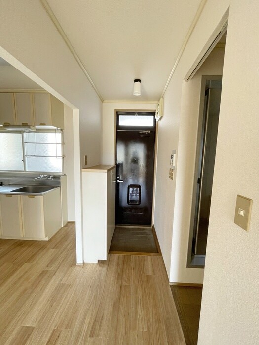 物件内観写真17　(玄関)