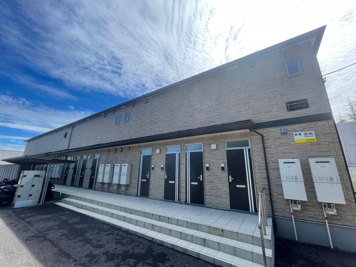 物件外観写真1　(エントランス部分)