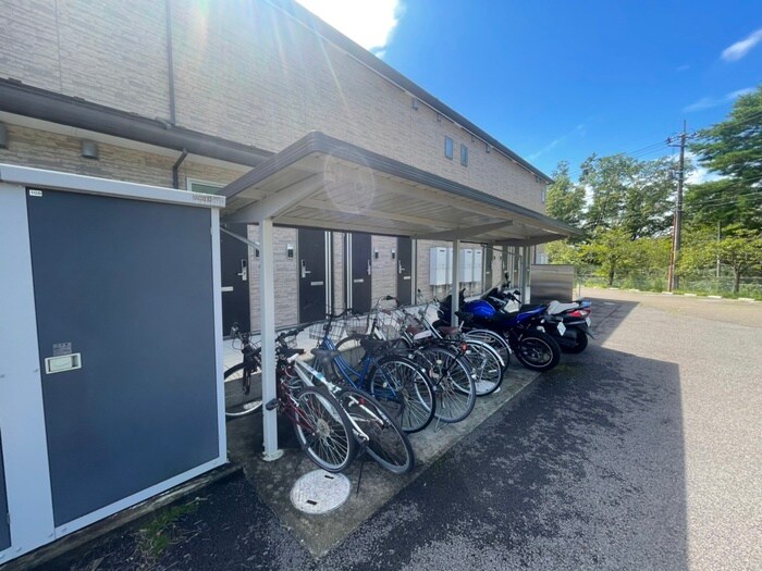物件外観写真4　(駐輪場)