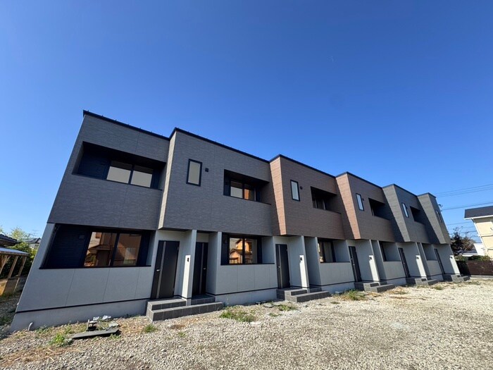 物件外観写真3　(建築中)