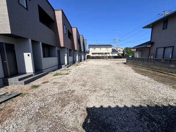 物件外観写真5　(駐車場)