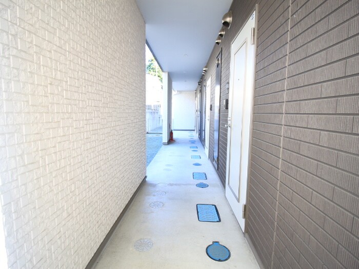 物件外観写真6　(エントランス部分)