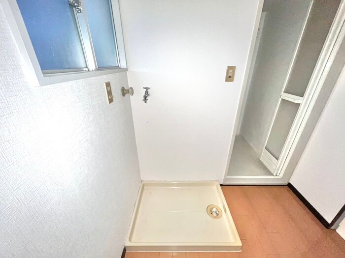 物件内観写真15　(洗濯機置場)