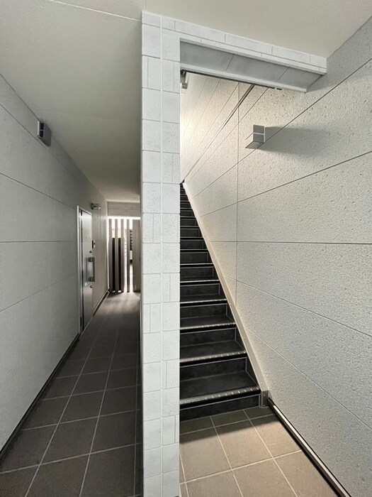 物件外観写真5　(エントランス部分)