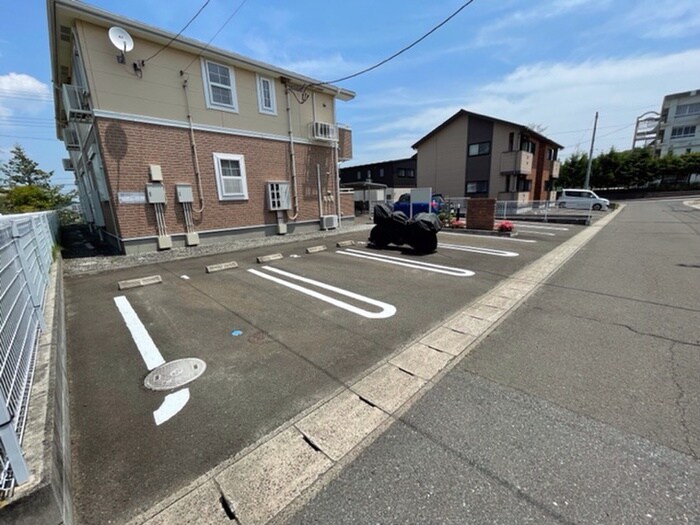 物件外観写真3　(駐車場)