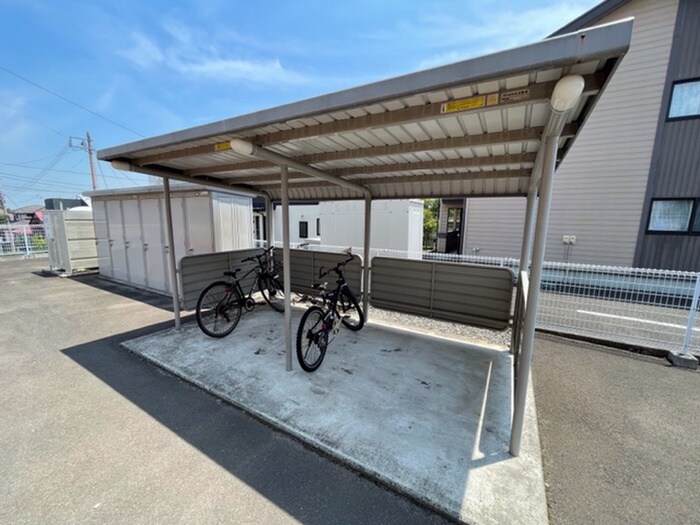 物件外観写真4　(駐輪場)