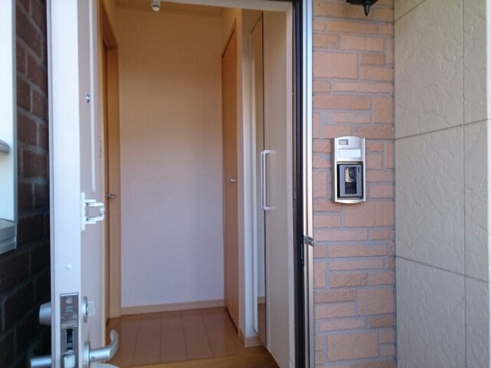 物件内観写真16　(玄関)