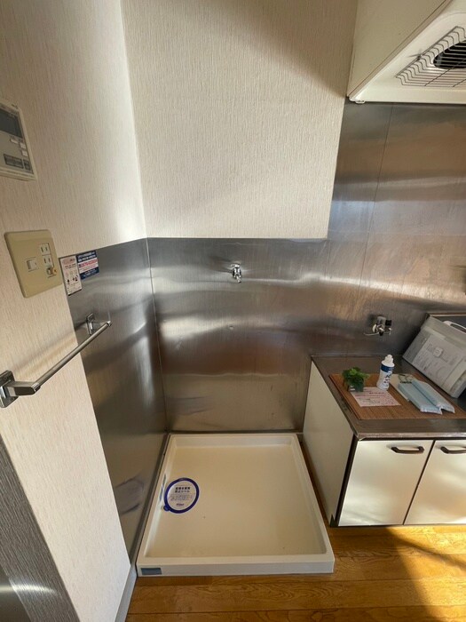 物件内観写真12　(洗濯機置場)