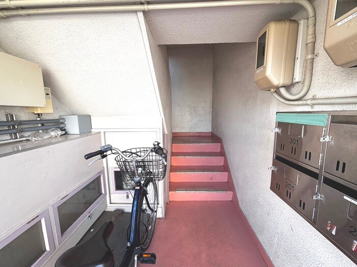 物件外観写真2　(エントランス部分)