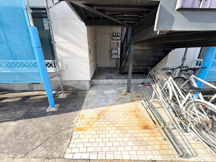 物件外観写真5　(エントランス部分)