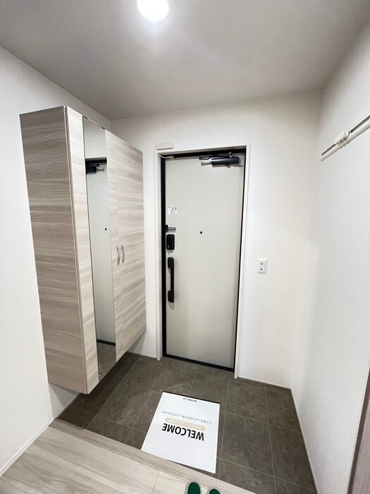 物件内観写真13　(玄関)