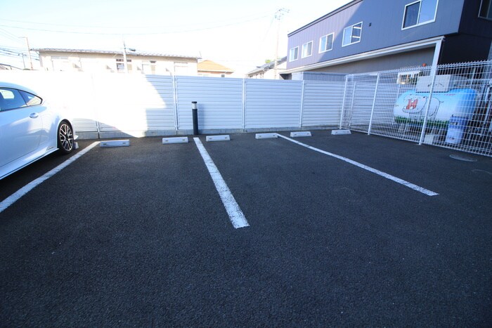 物件外観写真5　(駐車場)