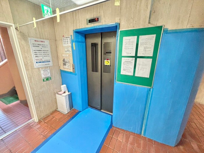 物件外観写真4　(エントランス部分)