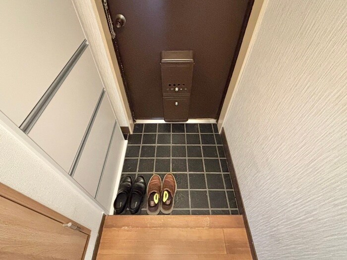 物件内観写真16　(玄関)