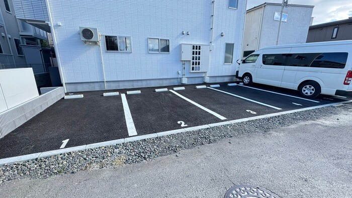 物件外観写真5　(駐車場)